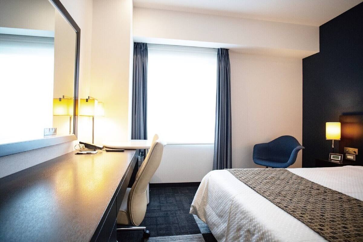 Superior Single Room, 1 Bedroom, Non Smoking | Desk, blackout drapes, iron/ironing board (on request), WiFi (free)