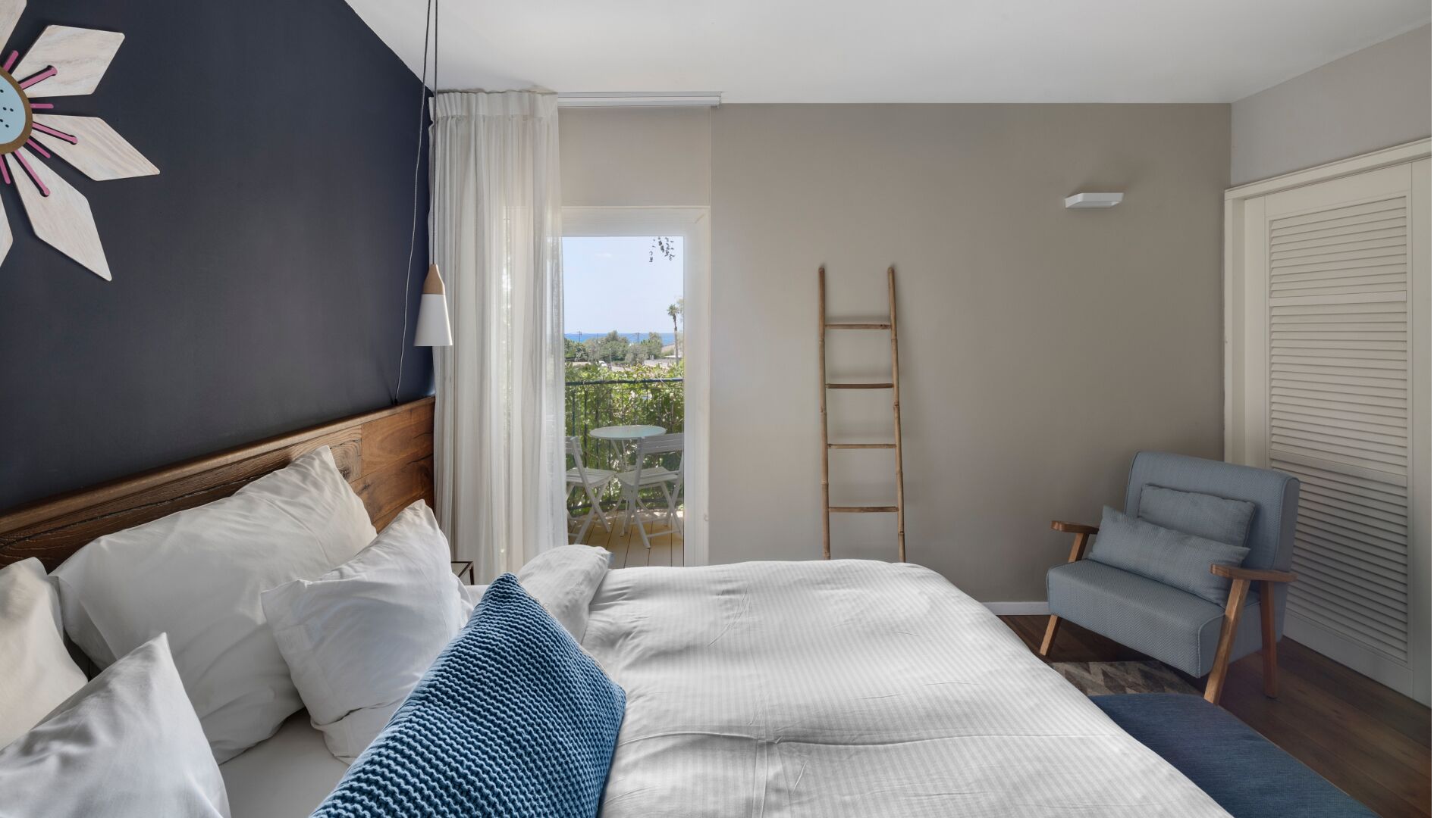 Superior kamer, 1 twee- of 2 eenpersoonsbedden, balkon | Een kluis op de kamer, een bureau, geluiddichte muren, gratis wifi