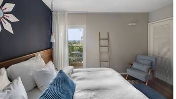 Superior kamer, 1 twee- of 2 eenpersoonsbedden, balkon | Een kluis op de kamer, een bureau, geluiddichte muren, gratis wifi