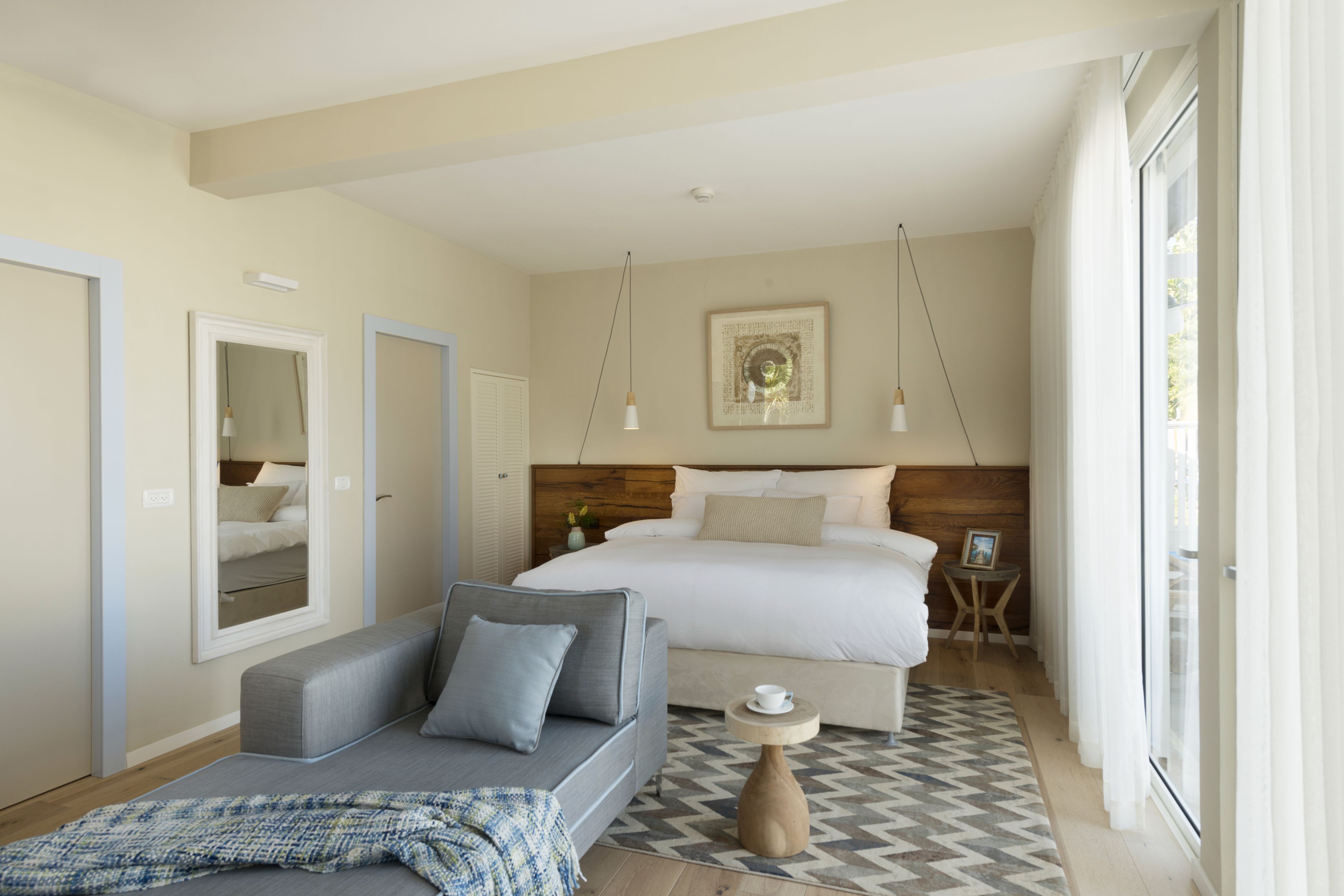 In-room safe, desk, soundproofing, free WiFi