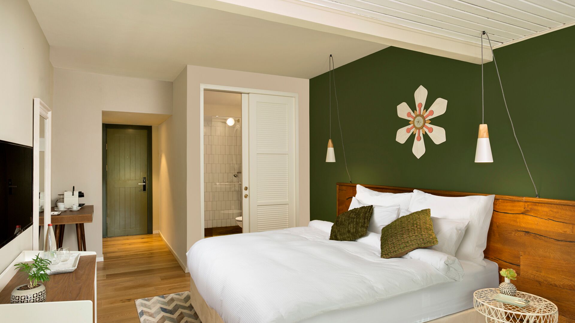 In-room safe, desk, soundproofing, free WiFi