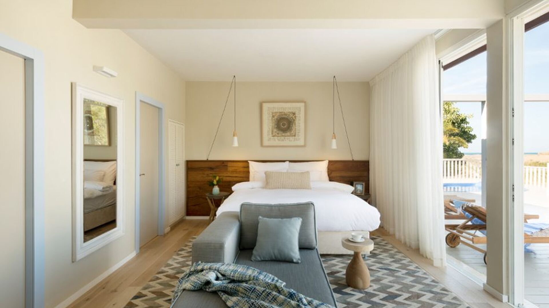 In-room safe, desk, soundproofing, free WiFi
