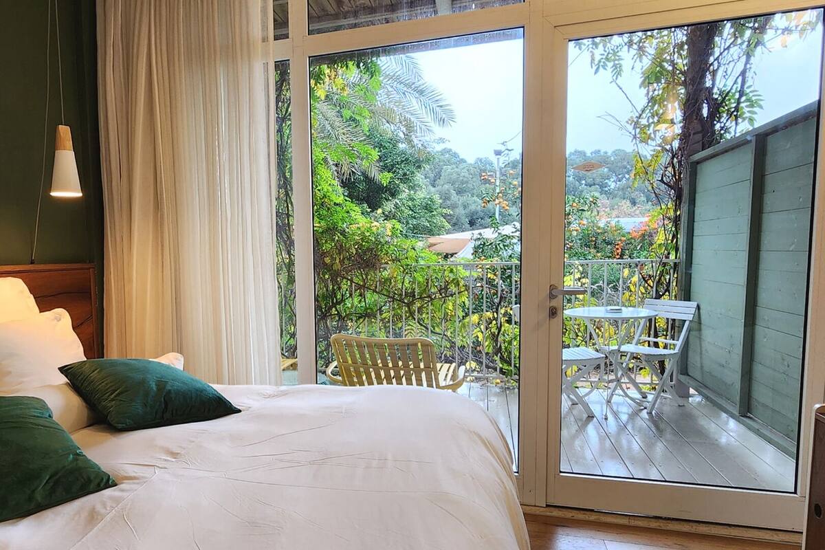 Executive Balcony Room (Includes access to the spa facilities) | In-room safe, desk, soundproofing, WiFi (free)