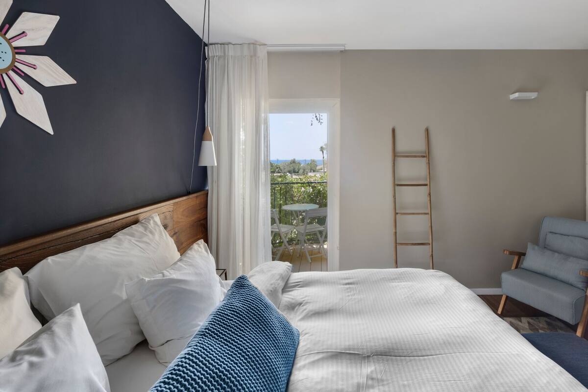 Superior Double or Twin Room, Balcony | In-room safe, desk, soundproofing, WiFi (free)