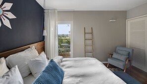 Habitación superior con 1 cama matrimonial o 2 individuales, balcón | Caja de seguridad en la habitación, escritorio y insonorización
