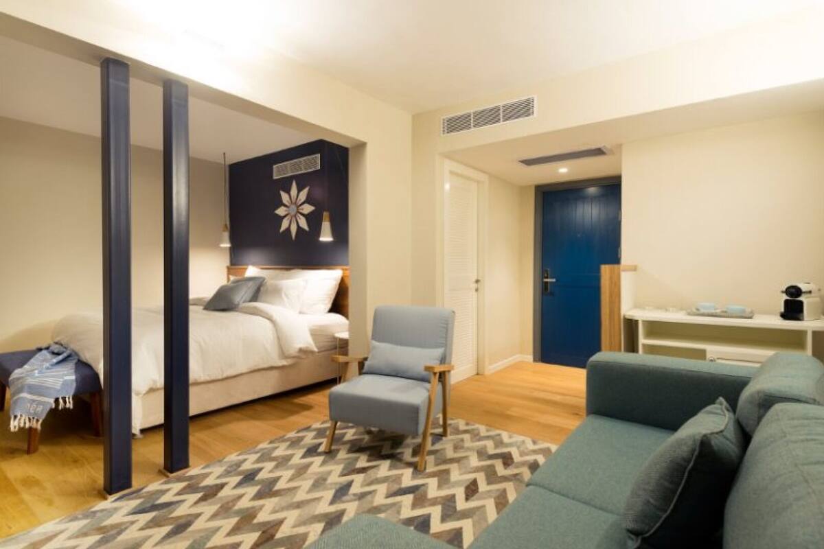 Superior Family Room | In-room safe, desk, soundproofing, WiFi (free)