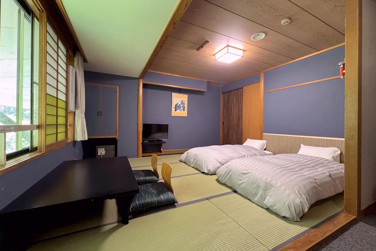 Standard Room, Multiple Beds, Non Smoking, Mountain View