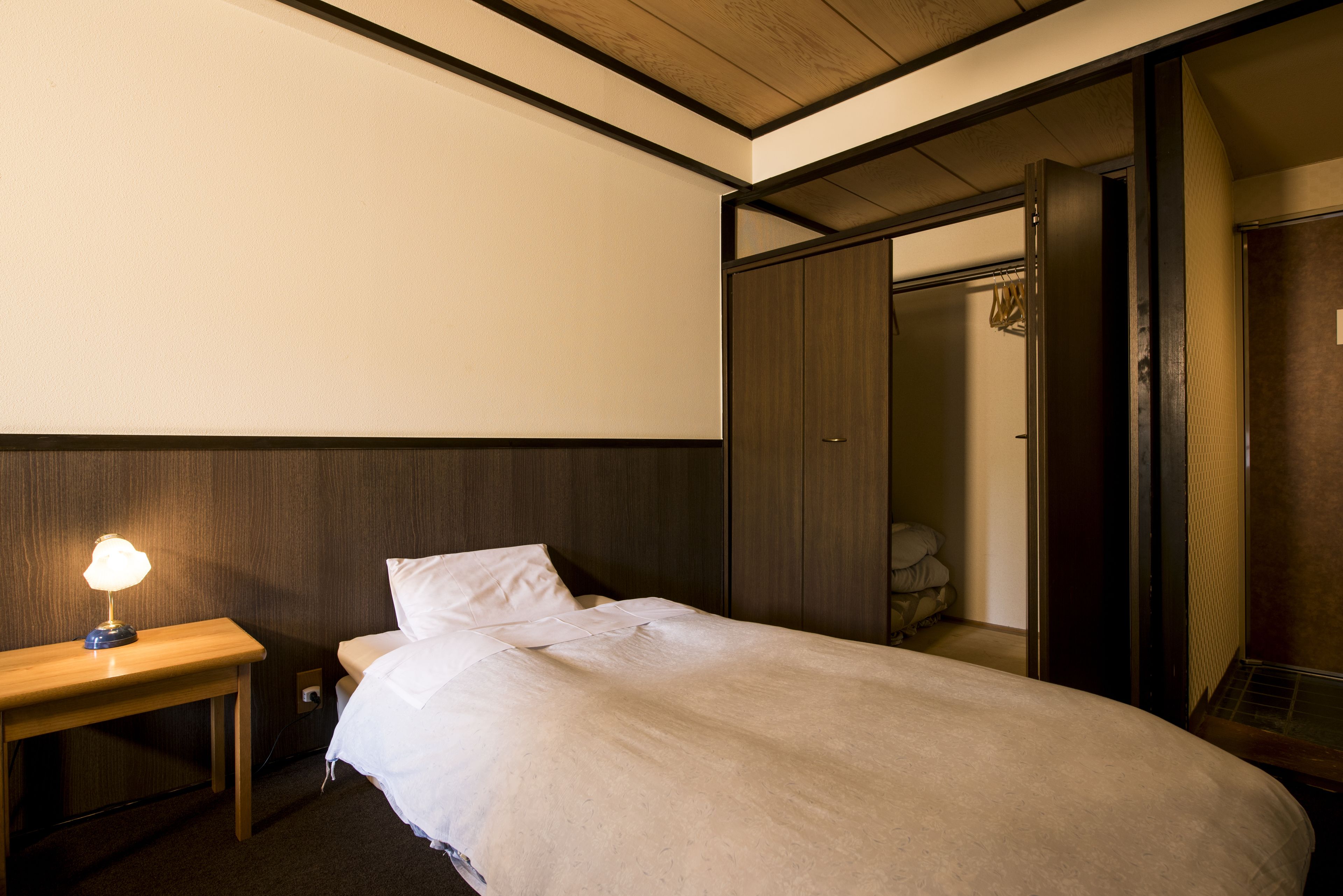 standard western style room | 1 bedroom, in-room safe, bed sheets
