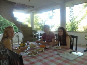 Breakfast, lunch, dinner served; local and international cuisine