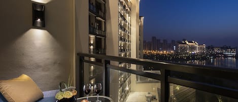 1 bedroom, premium bedding, in-room safe, desk