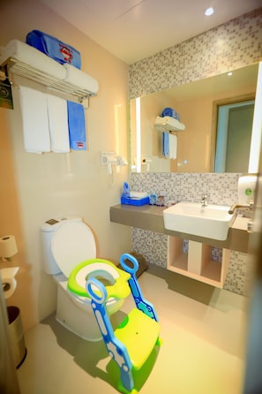 Combined shower/tub, eco-friendly toiletries, hair dryer, bathrobes
