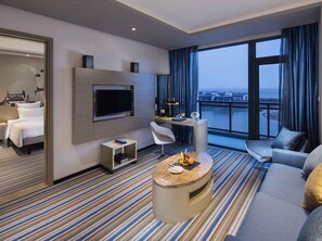 Deluxe Suite, 1 King Bed | 1 bedroom, premium bedding, in-room safe, desk