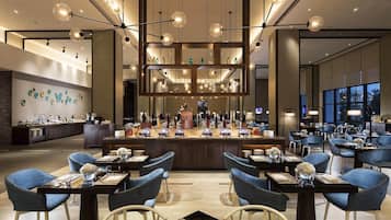 供應午餐和晚餐,德國料理,海景