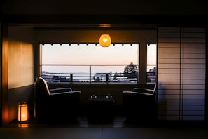 Chambre (Japanese Western Style, 3 Futons)