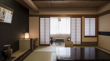 客房 (Japanese Western Style, 3 Futons) | 房內夾萬、免費 Wi-Fi