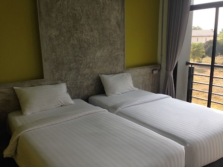 Twin Room. Pornsiri Hotel Sisaket