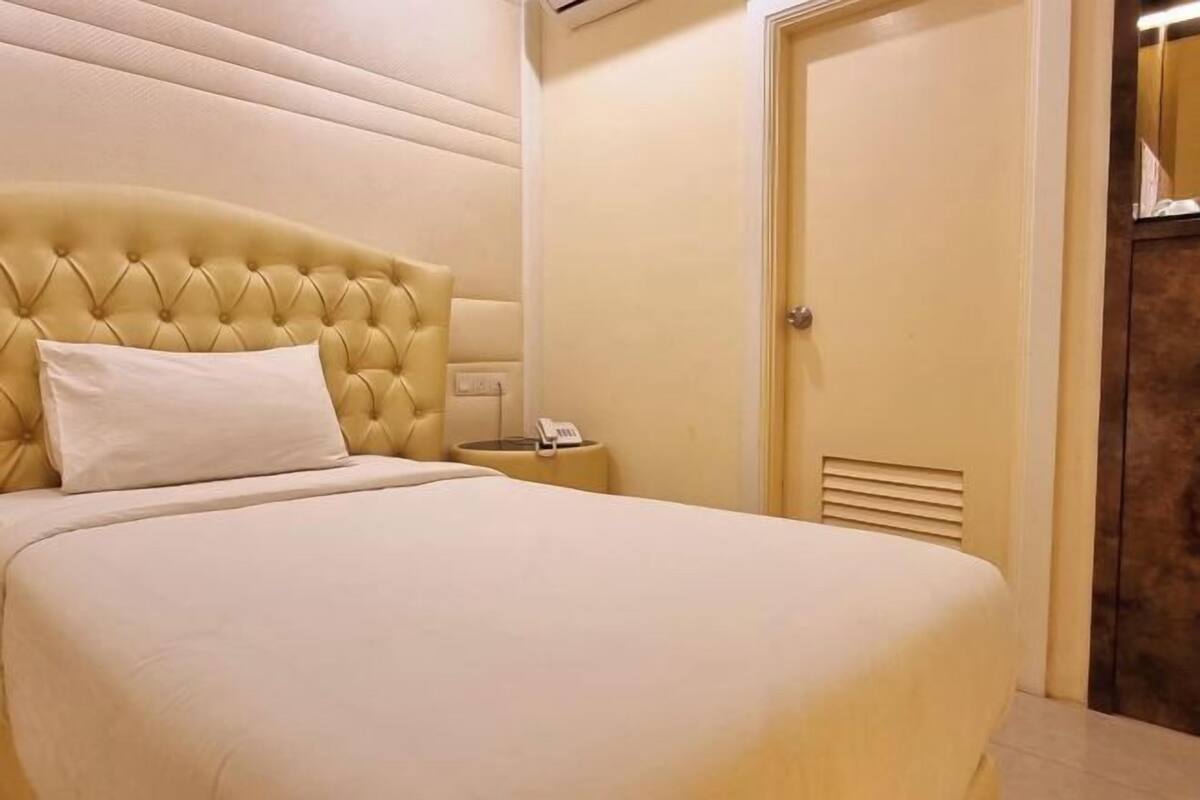 Desk, WiFi (free), bed sheets