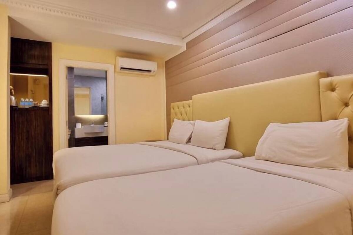 Desk, WiFi (free), bed sheets
