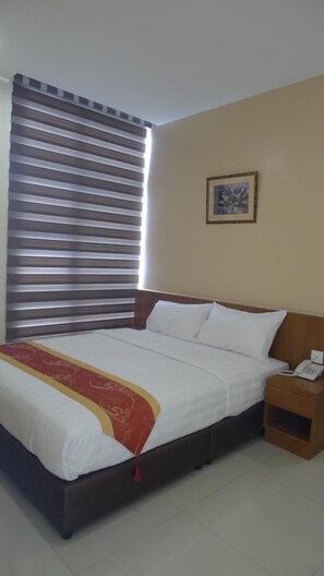 In-room safe, desk, iron/ironing board, free WiFi - SohoTown Hotel Melaka (Malacca City)