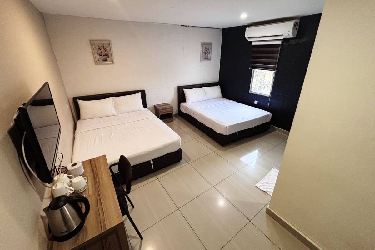 四人房 | 办公桌、熨斗/熨板、免费 WiFi