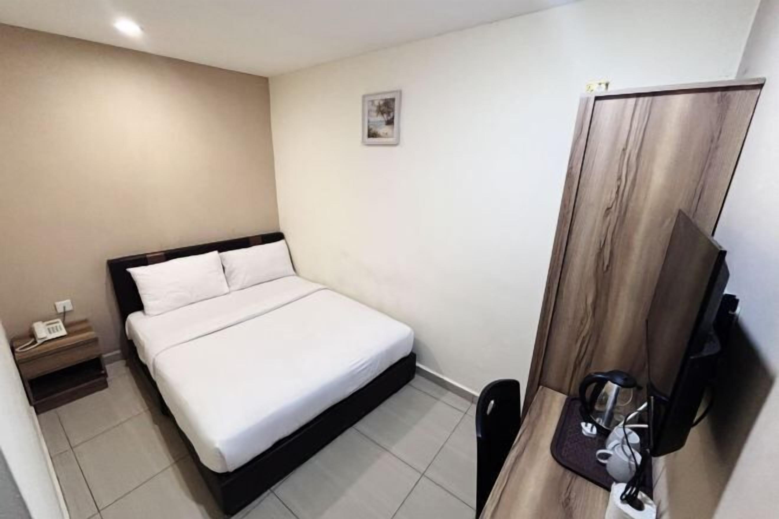 Desk, iron/ironing board, free WiFi