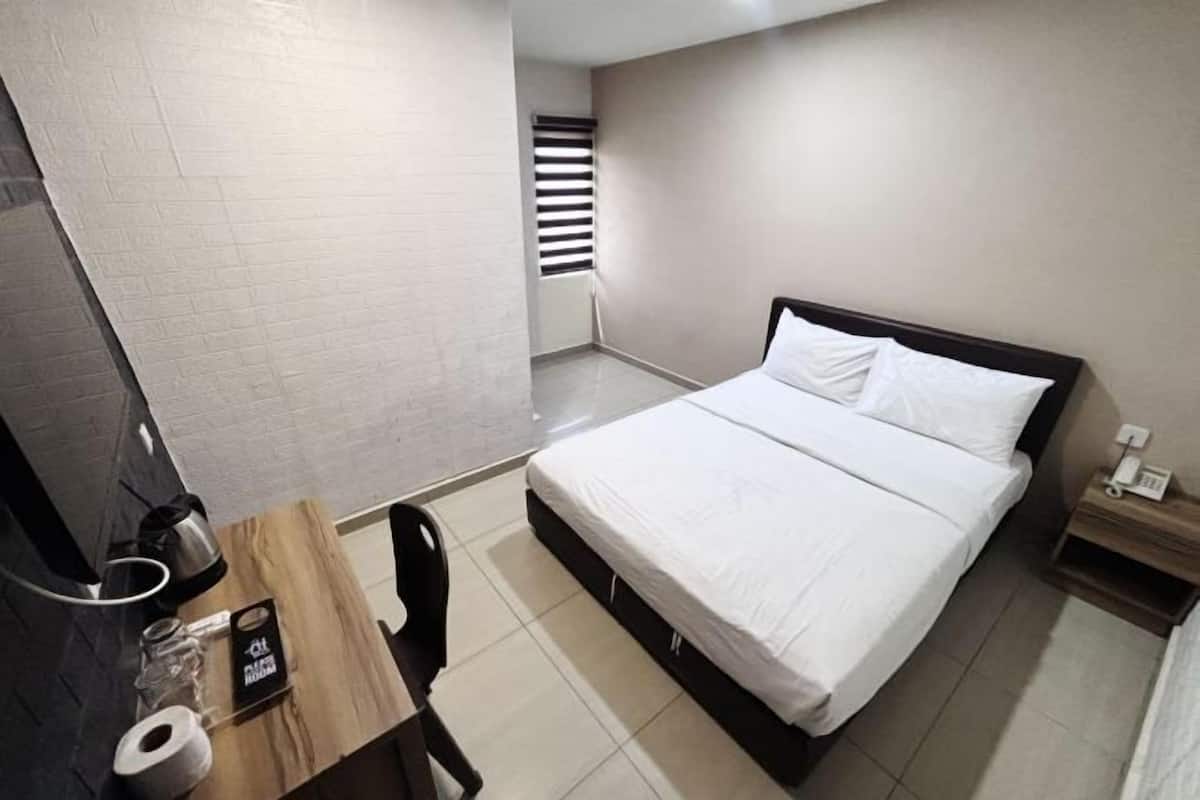 Desk, iron/ironing board, free WiFi