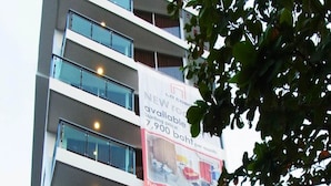 A multi-story building with a large advertisement for a new apartment. - La Casa Pattaya (Pattaya)