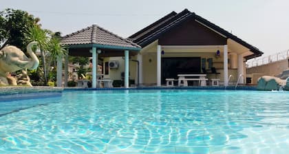 Baan Laksee Pool Villa