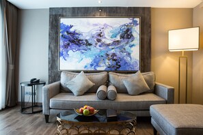 Flat-screen TV - Arte Hotel (Bangkok)