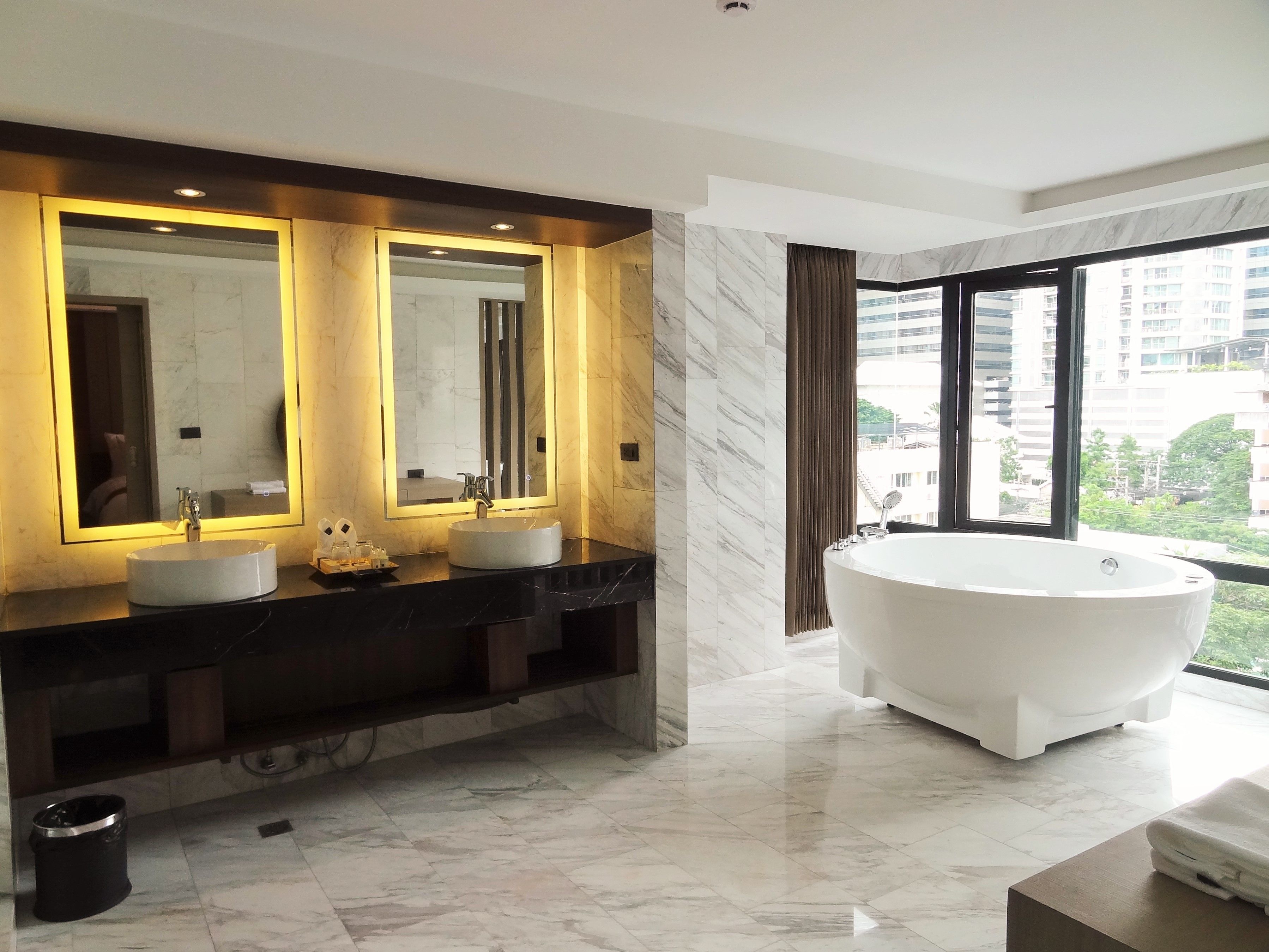 jacuzzi suite | bathroom | free toiletries, hair dryer, bathrobes, slippers