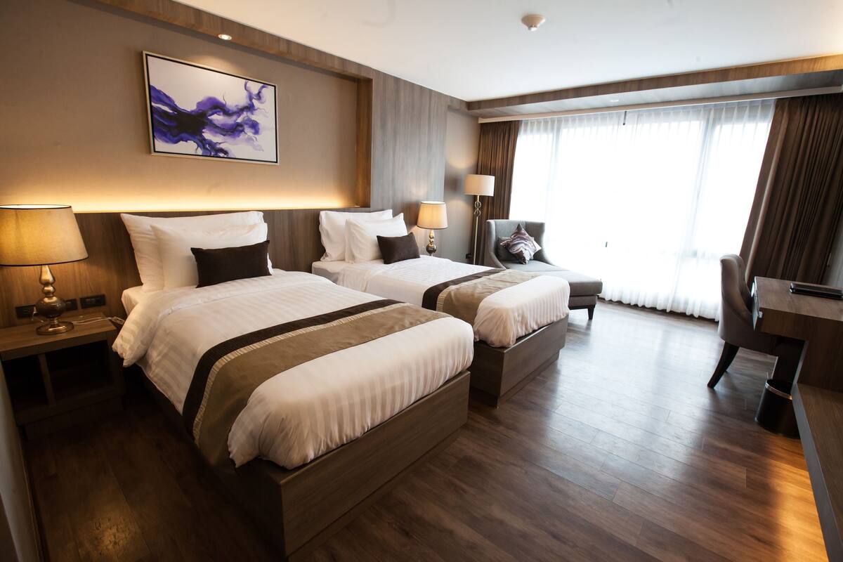 Deluxe Room, Twin Bed | 미니바, 객실 내 금고, 책상, 암막 커튼