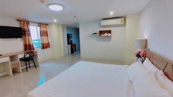 Comfort Room | Desk, free WiFi