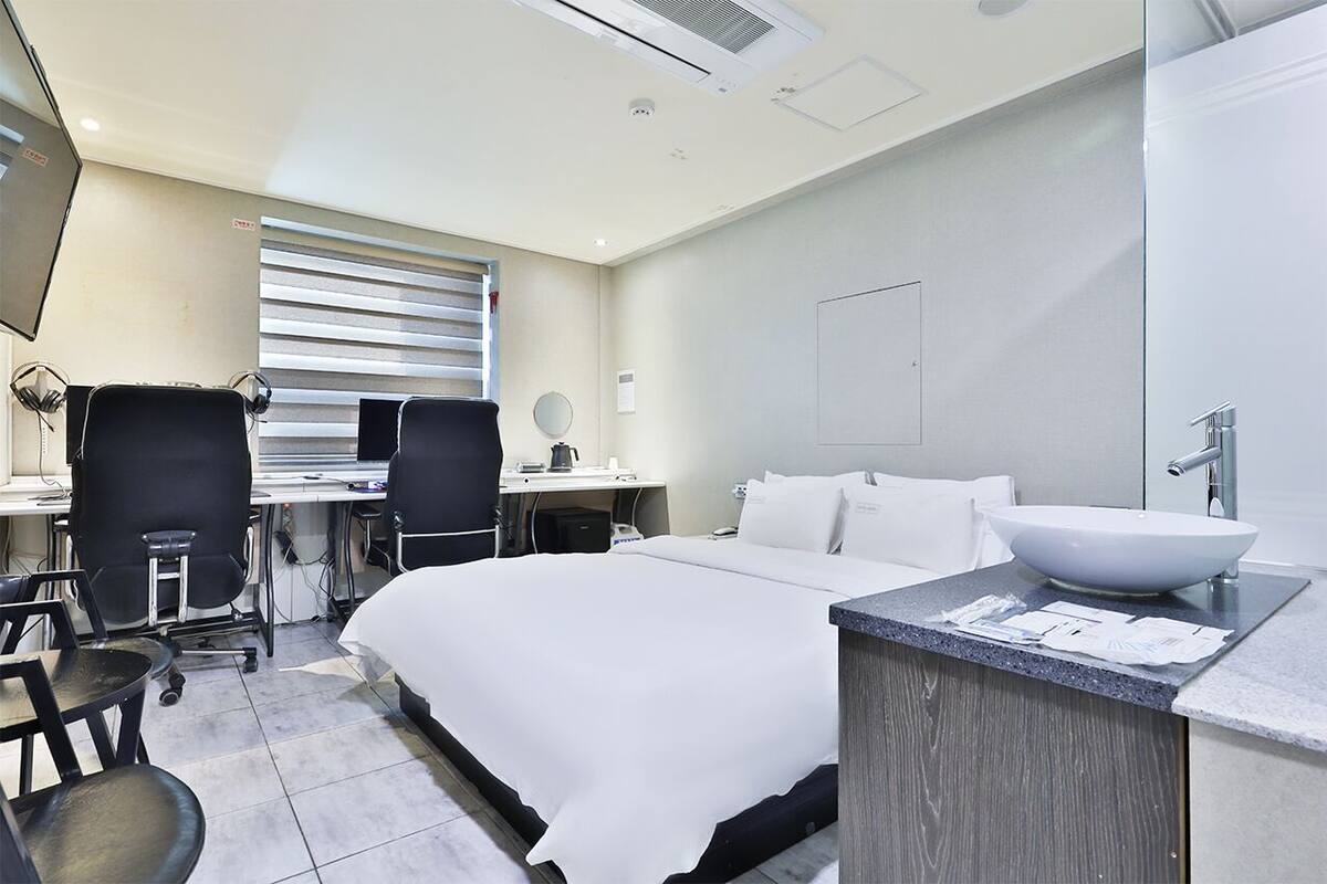 Deluxe Double Room | Premium bedding, minibar, desk, soundproofing