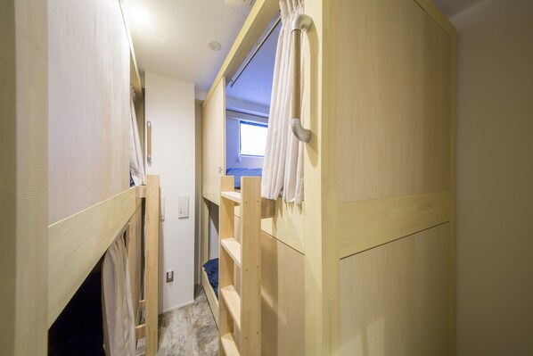 Dormitorio compartido (Unisex Use for 4 people) | Ropa de cama de alta calidad y edredón 