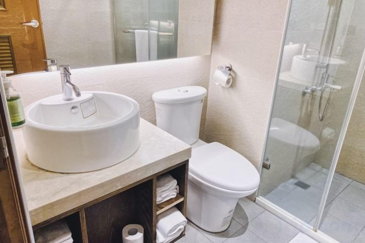 Bathroom | Shower, free toiletries, hair dryer, slippers