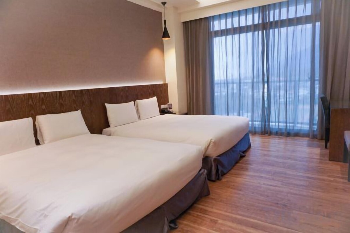Premium bedding, desk, free WiFi, bed sheets