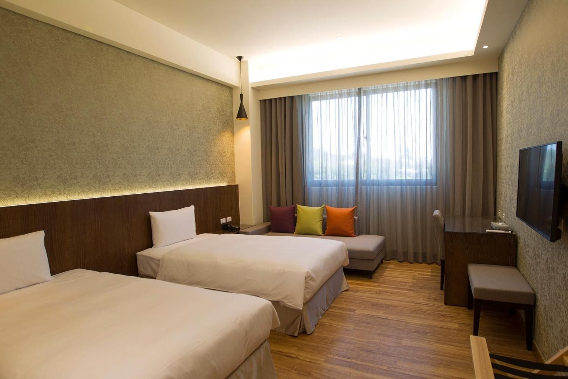 premium bedding, desk, free wifi, bed sheets