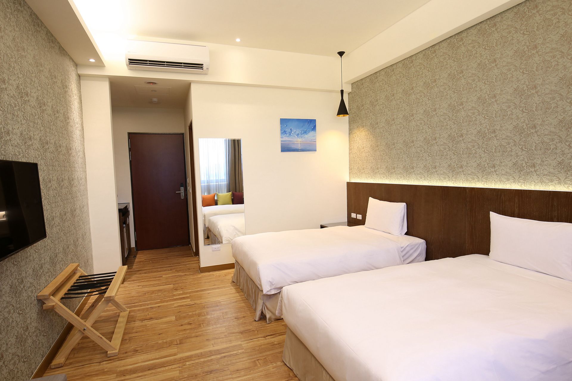 double room | premium bedding, desk, free wifi, bed sheets