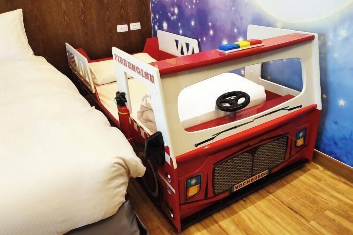 Premium bedding, desk, free WiFi, bed sheets