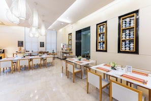 Breakfast, lunch and dinner served  - Modena by Fraser Zhuankou Wuhan (Wuhan)