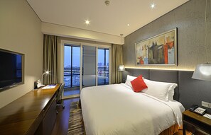 Zimmersafe, Schreibtisch, laptopgeeigneter Arbeitsplatz