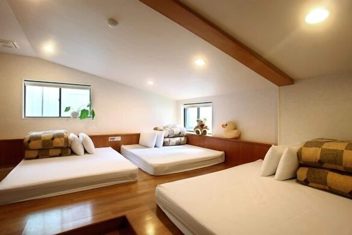 Family Room (6 Adults)