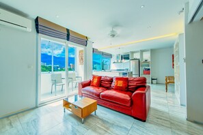 ห้องเอ็กซ์คลูซีฟสวีท, 2 ห้องนอน, วิวภูเขา | บริเวณนั่งเล่น | ทีวีจอแบน, Netflix, เครื่องเล่นดีวีดี