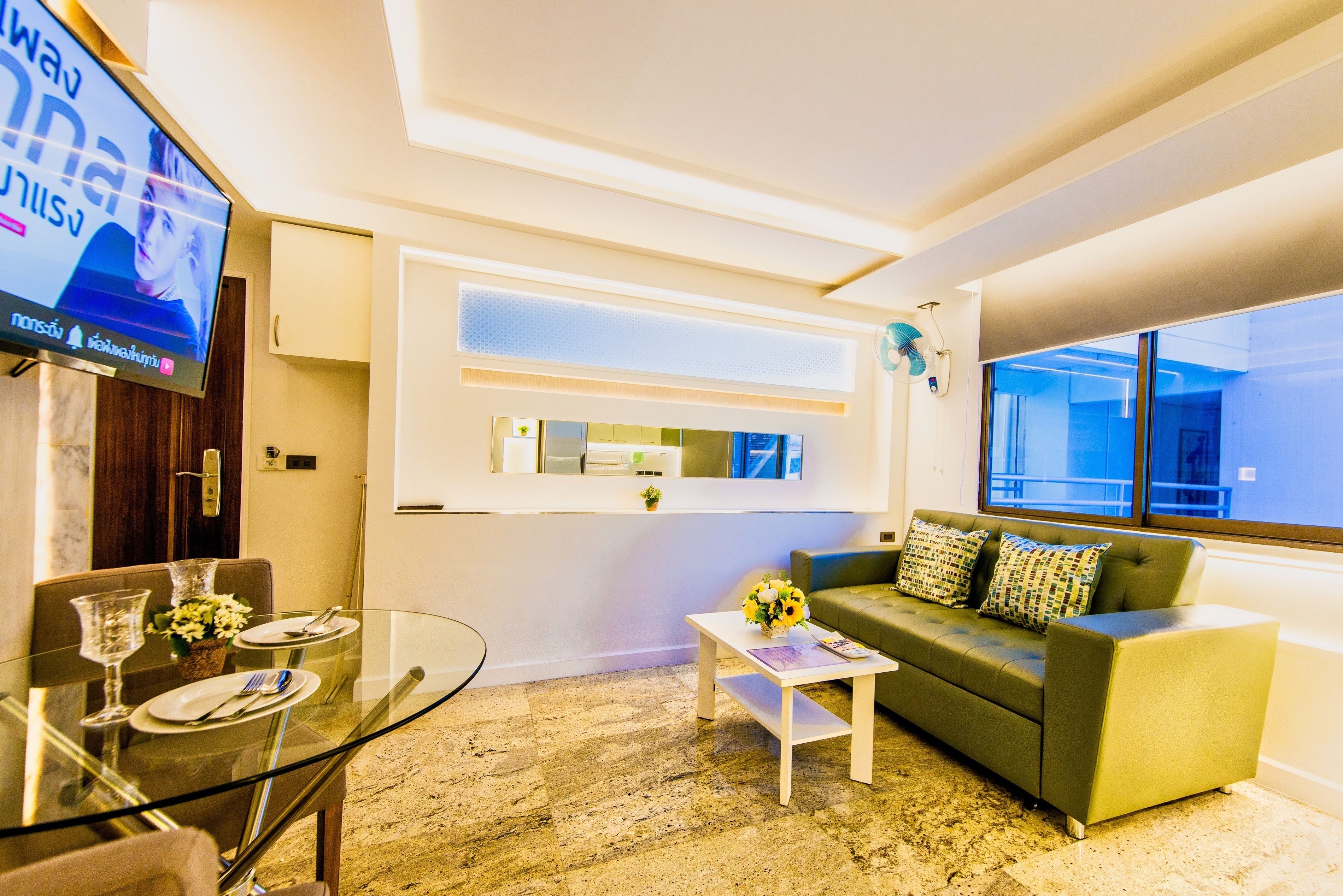Apartment, Corner | Living area | Flat-screen TV, Netflix, DVD player