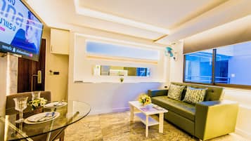 Apartment, Corner | Living area | Flat-screen TV, Netflix, DVD player