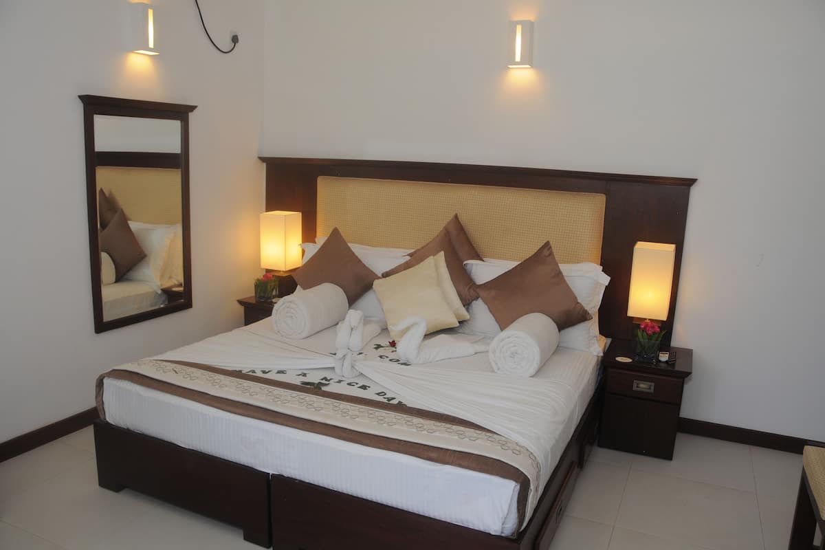 1 bedroom, premium bedding, minibar, in-room safe