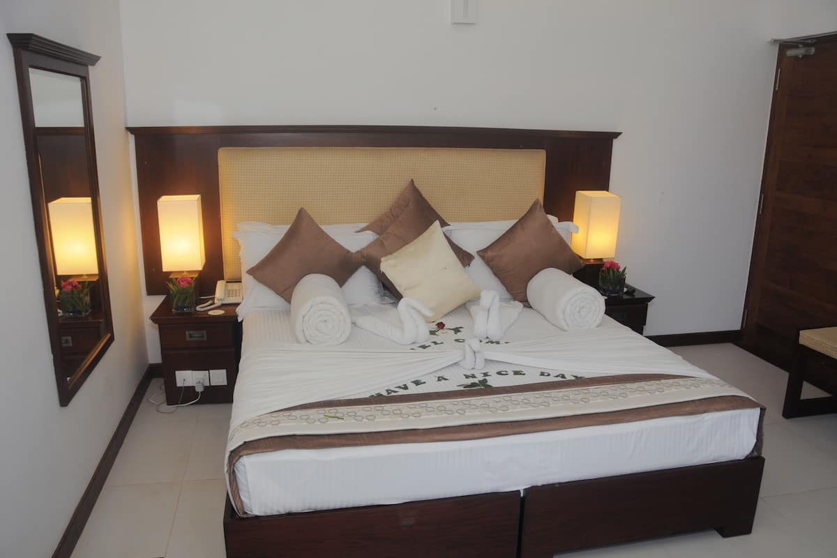 1 bedroom, premium bedding, minibar, in-room safe