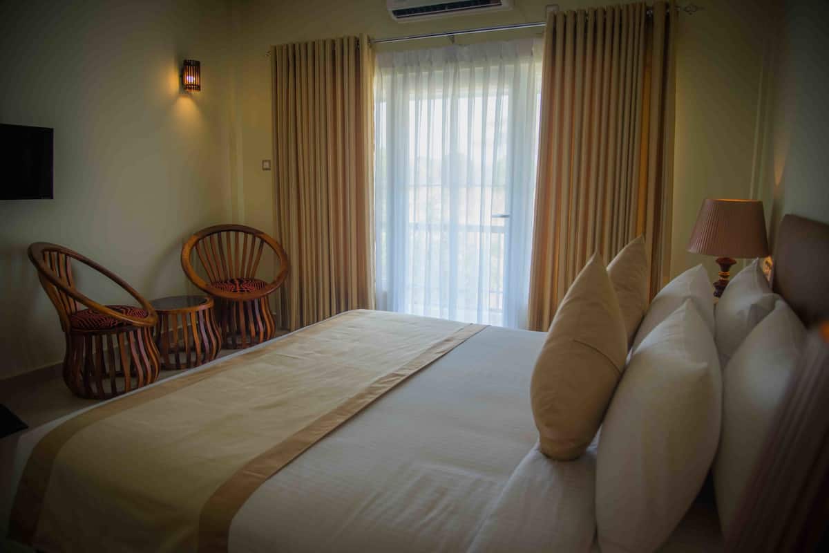 Luxe beddengoed, een minibar, een kluis op de kamer, een bureau