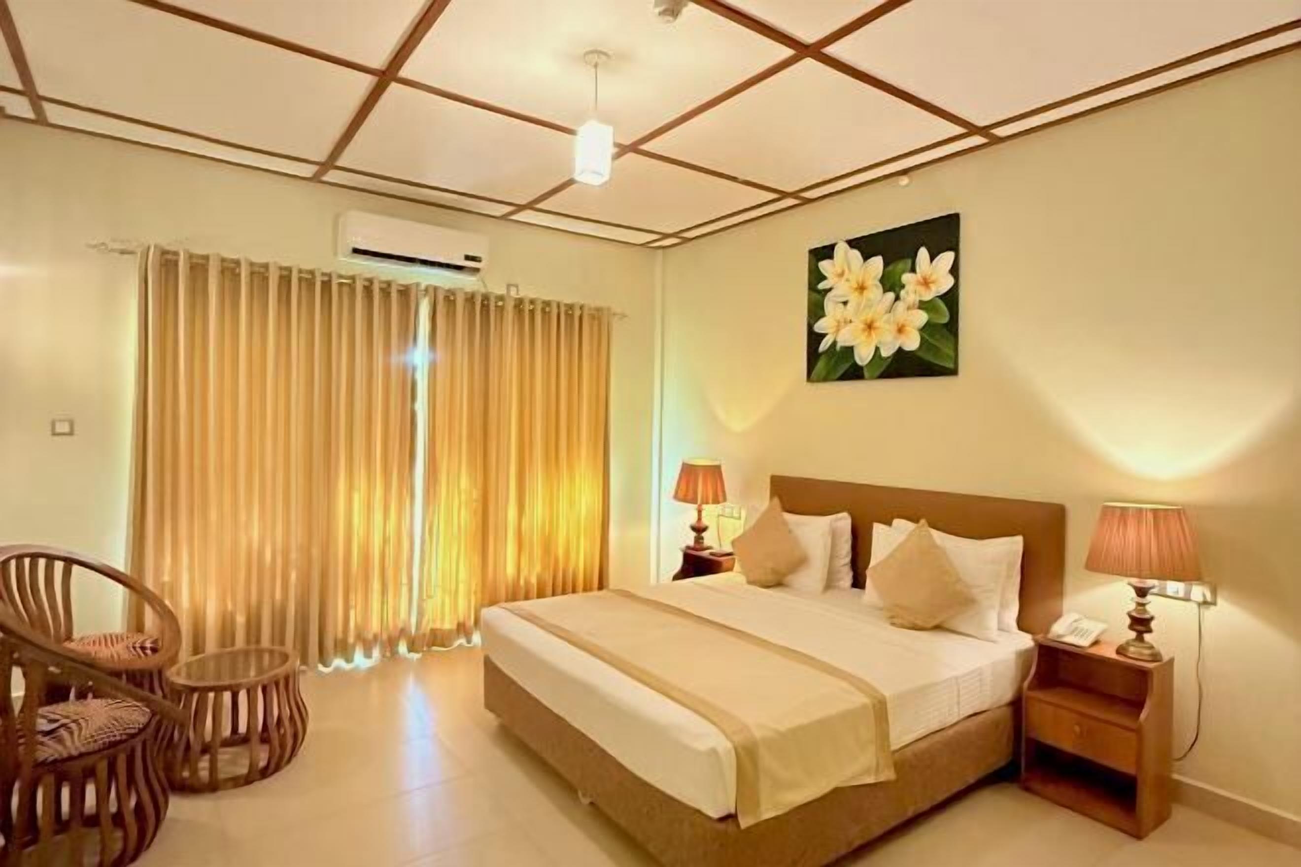 Luxe beddengoed, een minibar, een kluis op de kamer, een bureau