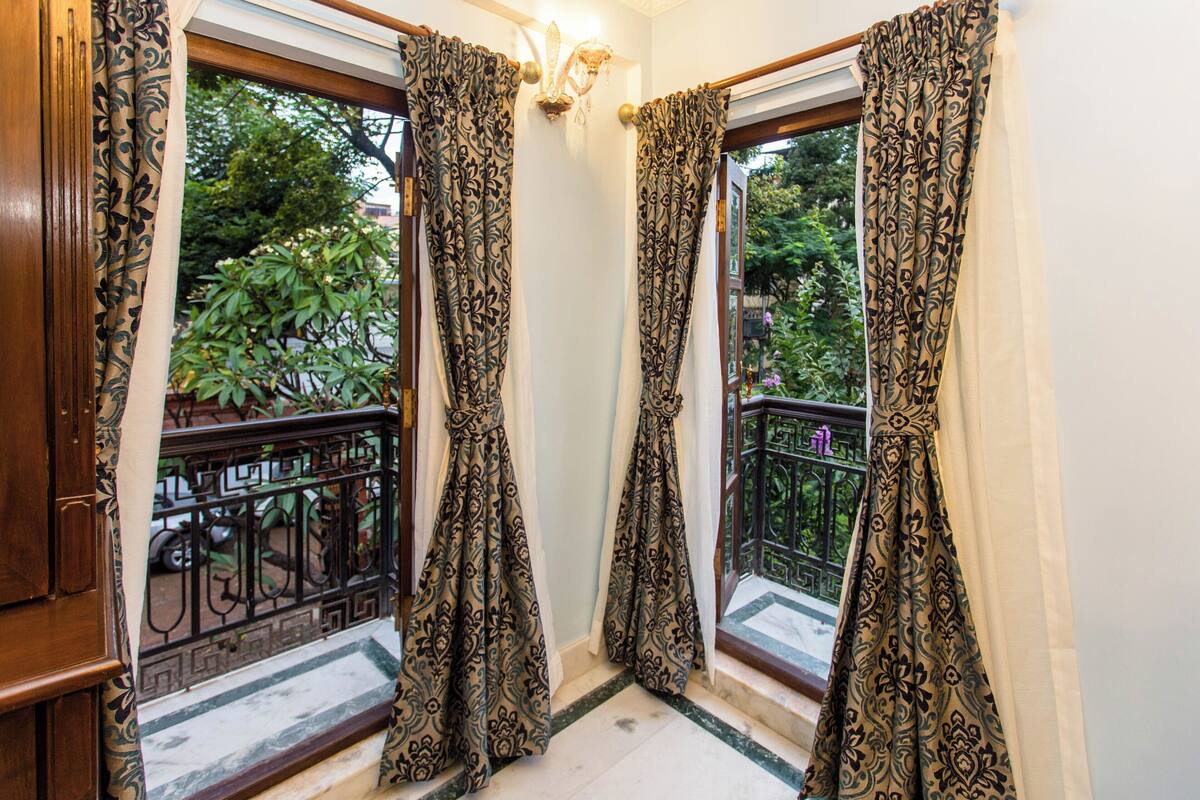 royal suite | 1 bedroom, premium bedding, memory-foam beds, minibar